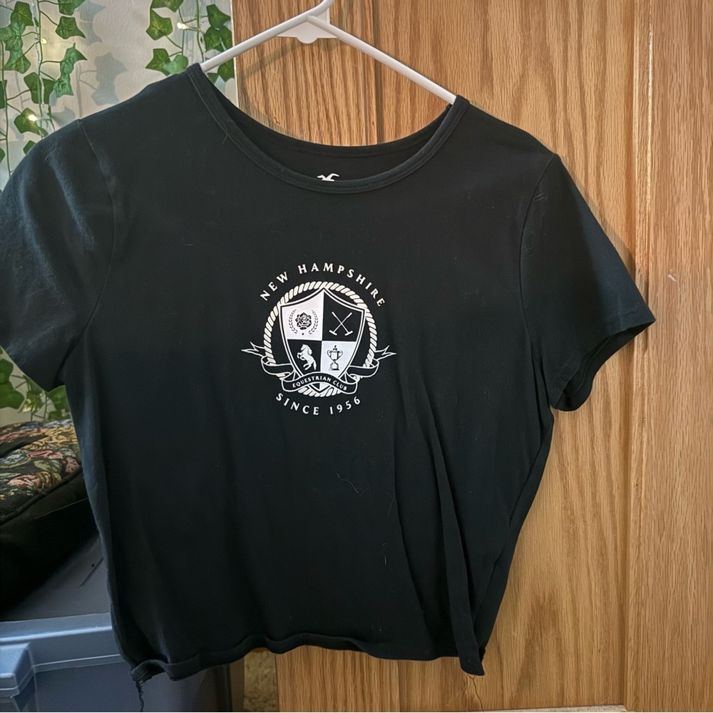 Hollister Black Graphic Crop Top
